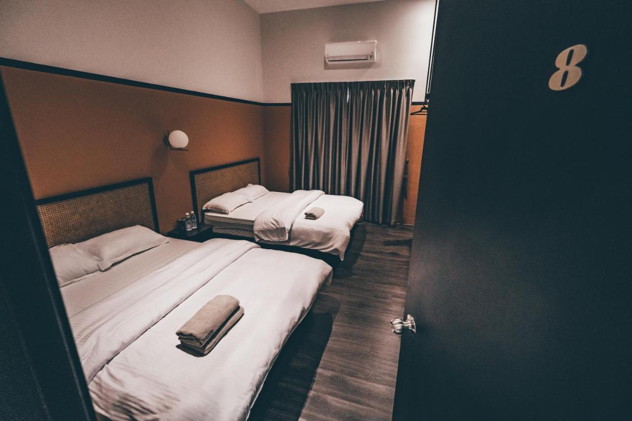 J Residence Banting  Eksteriør billede