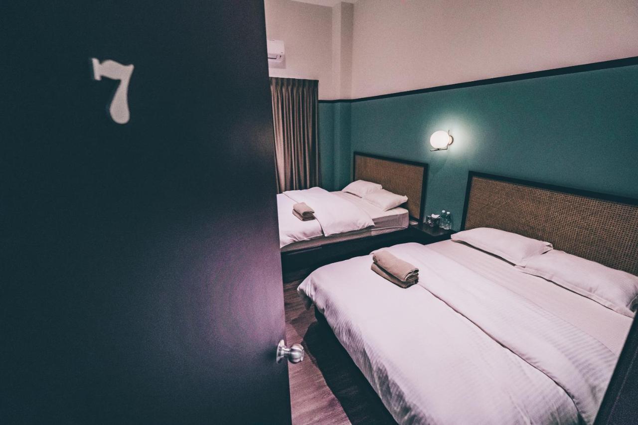 J Residence Banting  Eksteriør billede